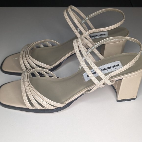 New York Transit Cream Beige Strappy 2.5 inch Heels Sandals Womens Size 10M - Picture 2 of 12